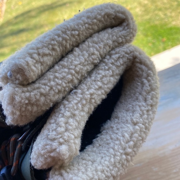 Kids Sorel winter boots size 3 - Picture 10 of 13